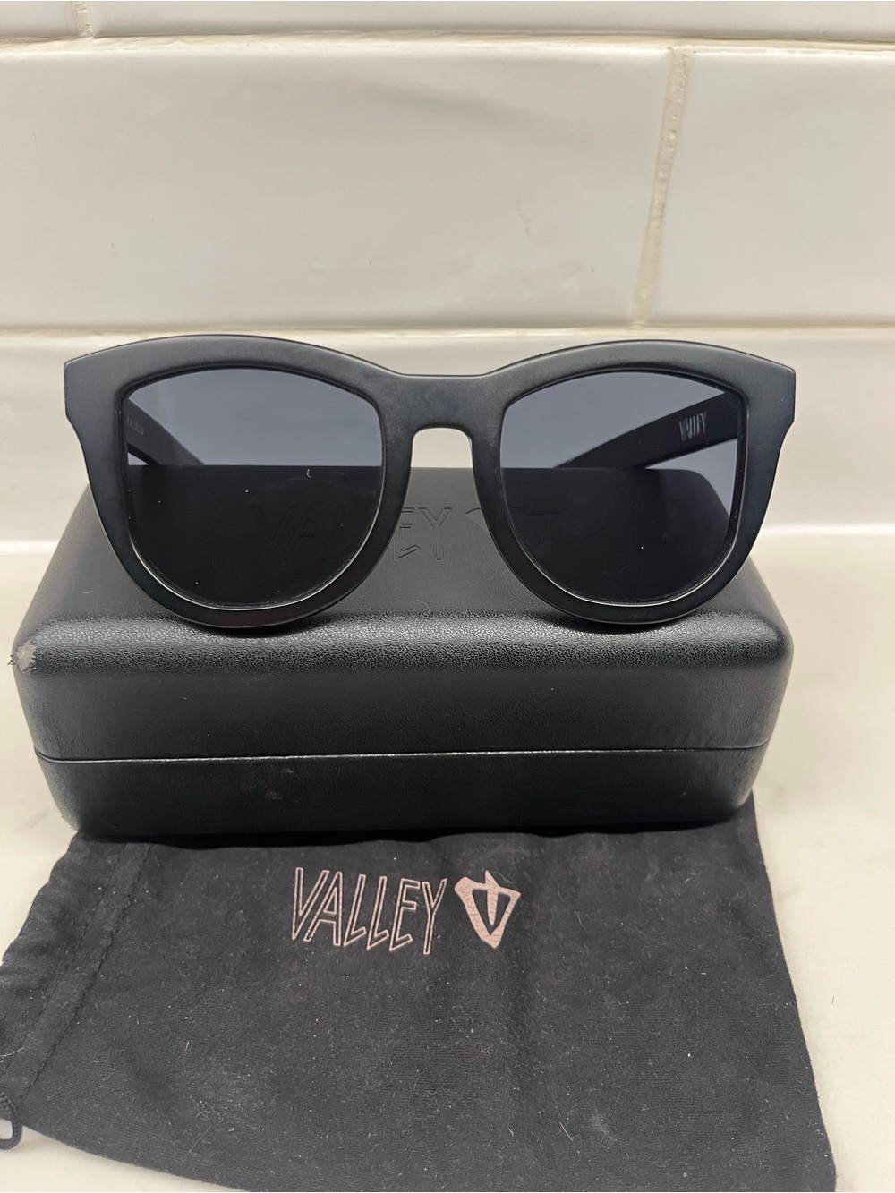 Valley Eyewear Black Matte Round Sunglasses